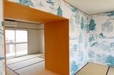 襖がユニークな部屋