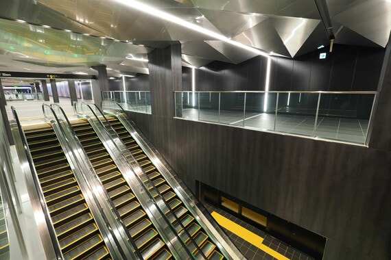 大阪メトロ 夢洲駅 エスカレーター