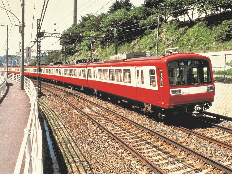 引退2年､京急2000形にみる｢看板列車の品格｣ 斬新デザインと高級感ある