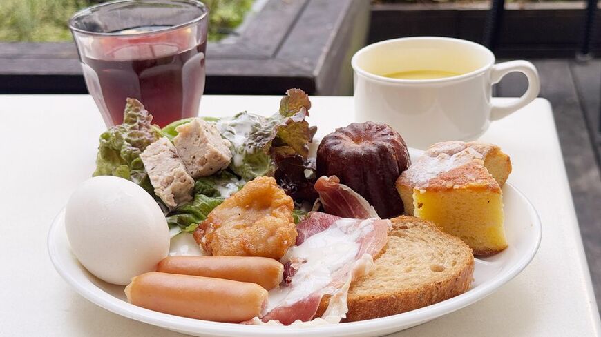 バルマルシェコダマのモーニングは高級生ハムと焼き菓子が1,000円で食べ放題！？（筆者撮影）