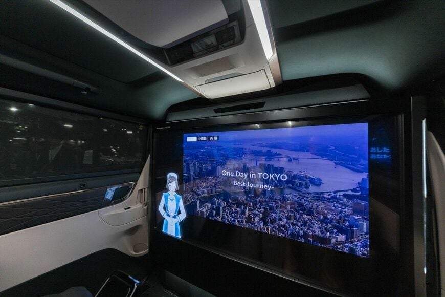 観光情報などを提供したインバウンドの送迎にも使える（写真：パナソニック オートモーティブシステムズ）
