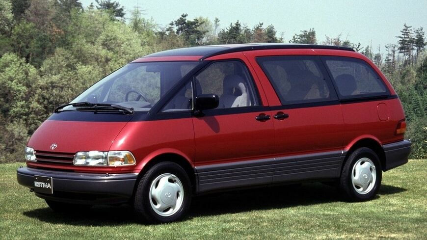 1990年5月にデビューした初代エスティマ（写真：トヨタ自動車）