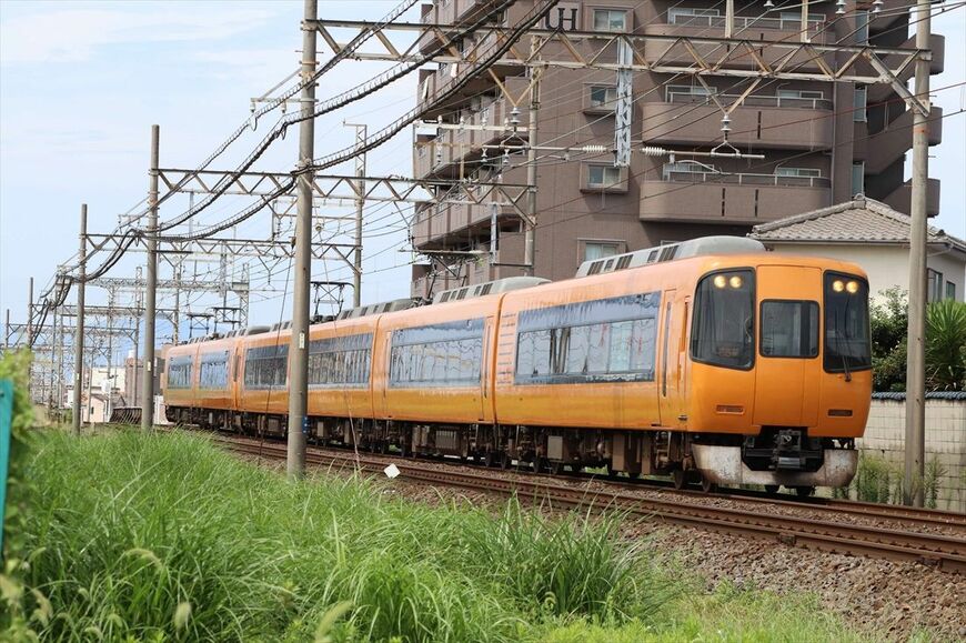 現在の近鉄特急車の基礎となった22000系「ACE」（撮影：南正時）