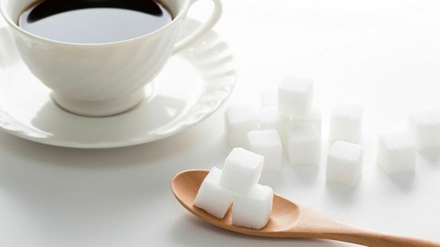 コーヒーと角砂糖