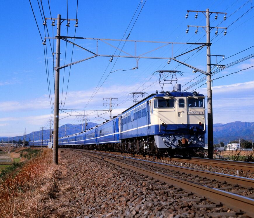 名古屋―博多間を結んだ特急「金星」。定期列車は583系電車での運転だったが、臨時列車は14系座席車で運転した。大垣付近を行く「金星51号」（撮影：南正時）