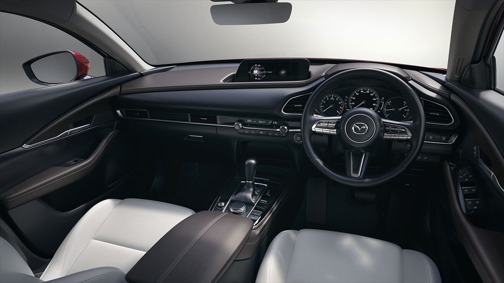 「CX-30」のインテリアは「MAZDA 3」と似たデザインを採用する（写真：マツダ）