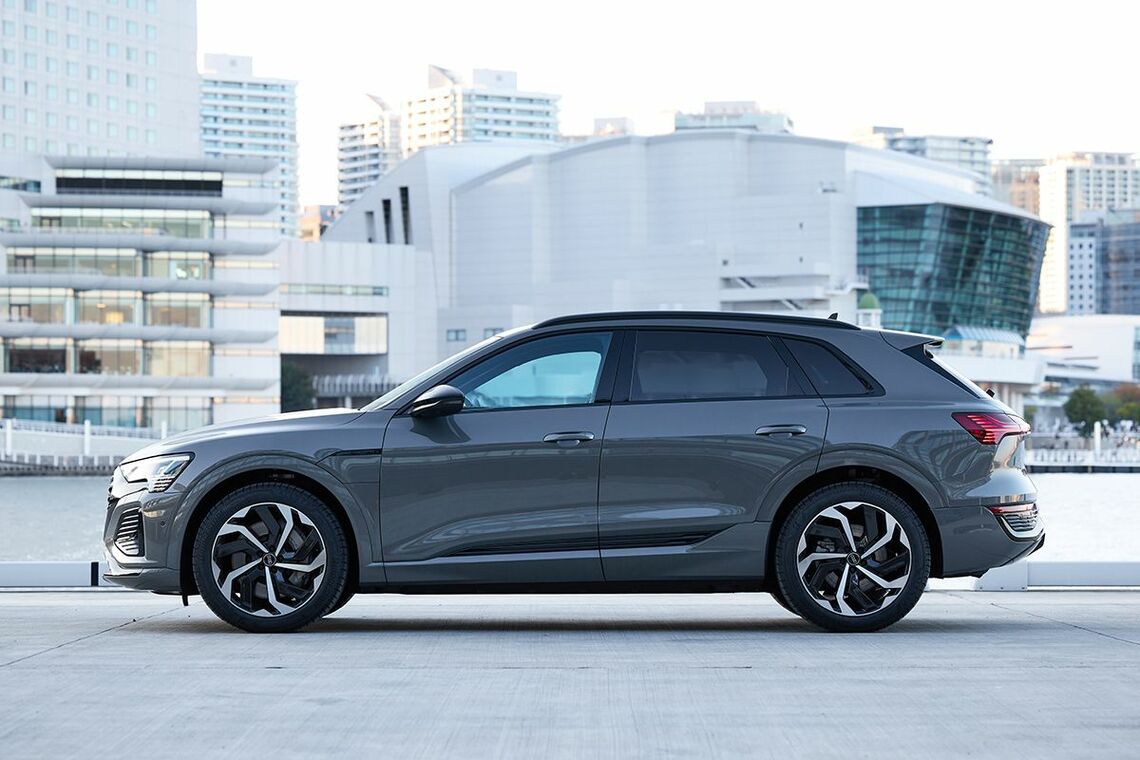 こちらがSUVスタイルのQ8 e-tron（写真：アウディ・ジャパン）