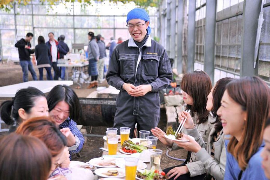 みやじ豚バーベキューには宮治さんも毎回参加し、消費者との直接の対話を大切にする（写真：みやじ豚）