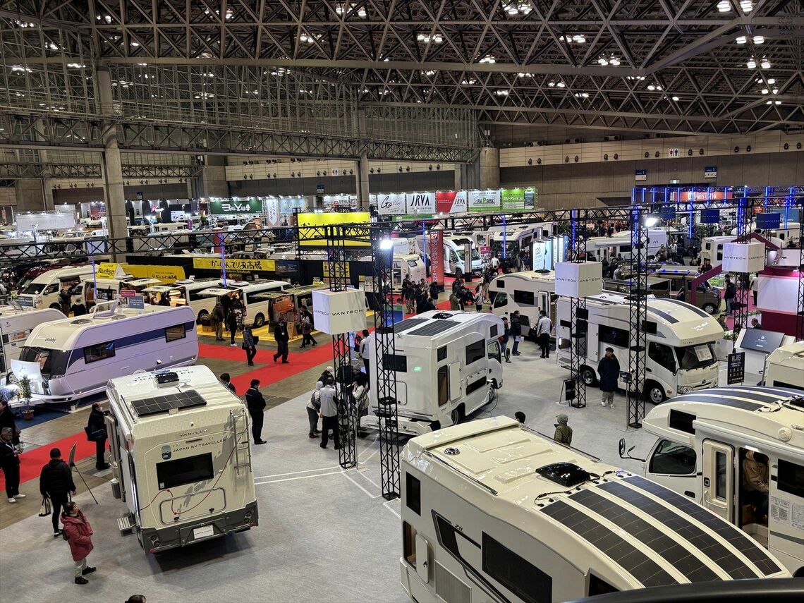 トラックの荷台を仮想するキャブコンは、トヨタ「カムロード」をベースとするものが多い（筆者撮影）