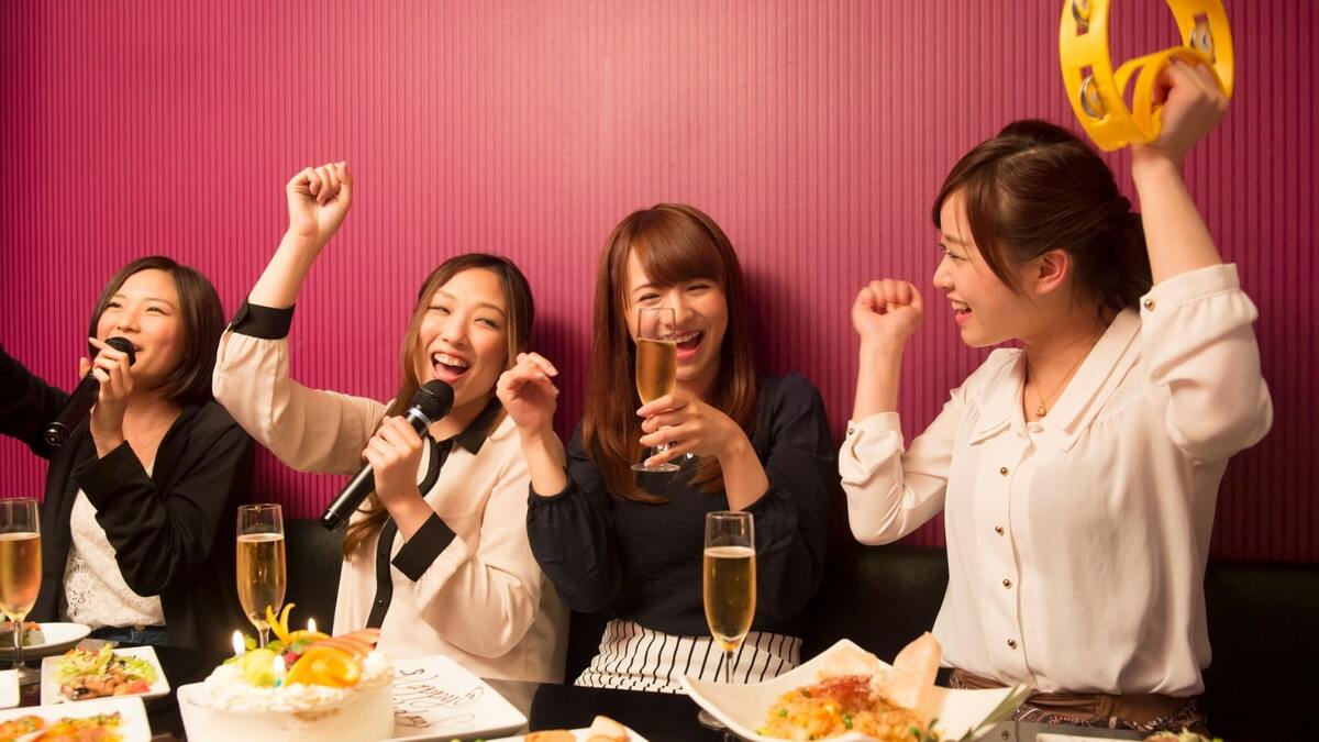 カラオケは｢歌う場所｣から｢推し活｣へ変貌を遂げている｜会社四季報 