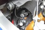 電子制御ステアリングダンパーを採用