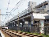 千歳烏山駅付近で建設中の高架橋（記者撮影）