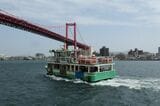 北九州市「若戸渡船」。若松区・戸畑区の間の「洞海湾」を横切る（筆者撮影）
