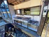 既存のキッチンがあった場所もスケルトンに（写真提供：山脈）