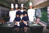 帝国ホテル列車食堂のスタッフ。食堂車は一流ホテルなどの業者が味を競った（撮影：南正時）
