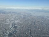 2月7日、上空から見た大雪後のさいたま市付近（筆者撮影）
