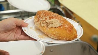 給食から｢揚げパン｣が消滅？業者｢撤退｣の背景