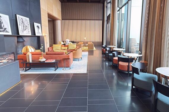 ブルガリホテル東京40階のラウンジエリア