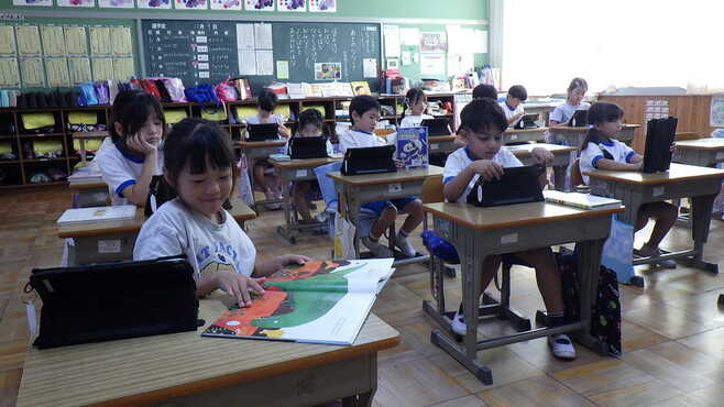 貸出冊数2.4倍！｢AI選書｣で児童の読書に変化