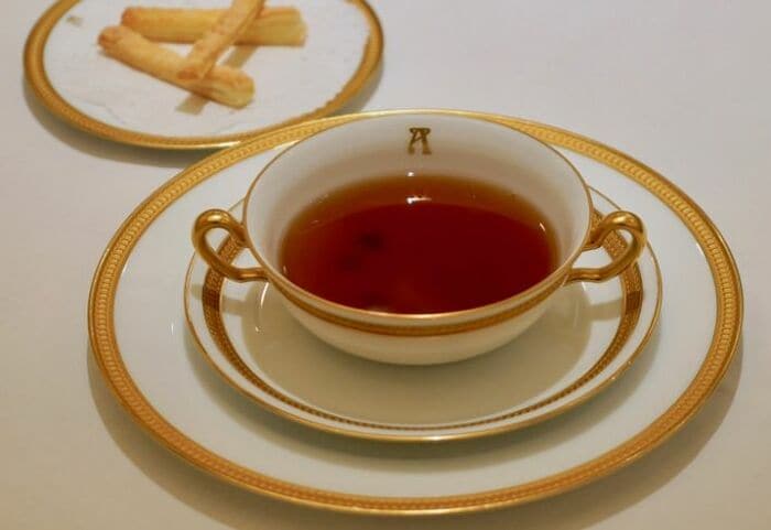 母島のウミガメは、日比谷のグランメゾン｢アピシウス｣で