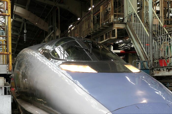 運転席の窓は戦闘機の風防のように