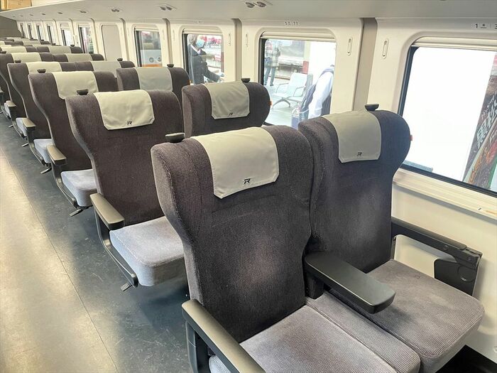 ビジネスクラス「騰雲座艙」の車内