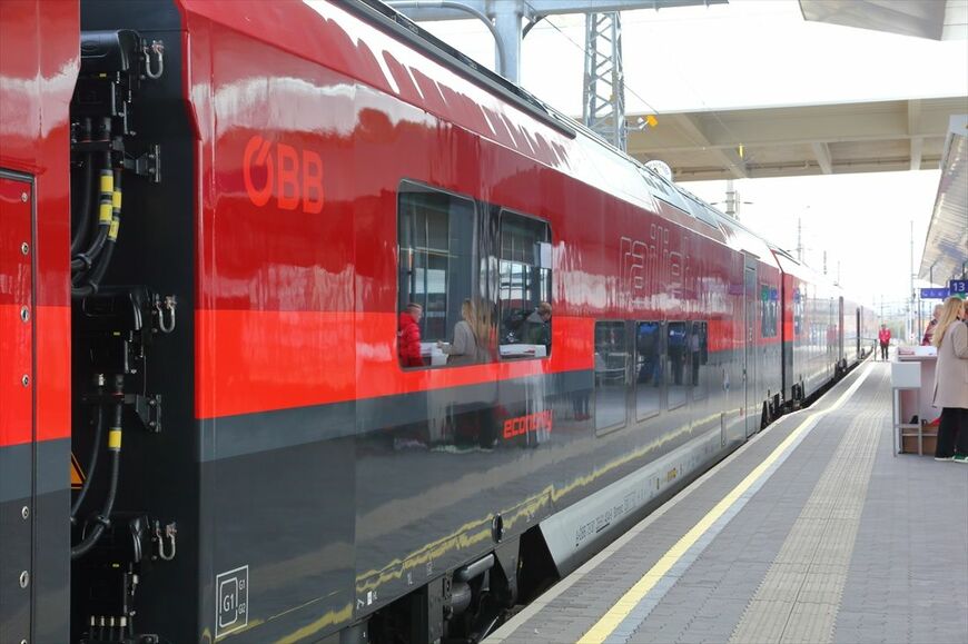 低床構造となった新型レイルジェット（撮影：橋爪智之）