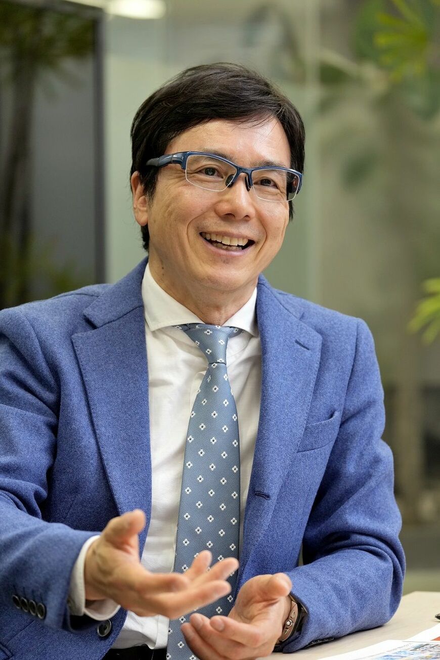 社内の人材交流について、熱く語る菊地社長。1時間超のインタビューの中で、20分ほど割くことになった（撮影：梅谷秀司）／写真をすべて見る場合は本サイト（東洋経済オンライン）内でご覧ください
