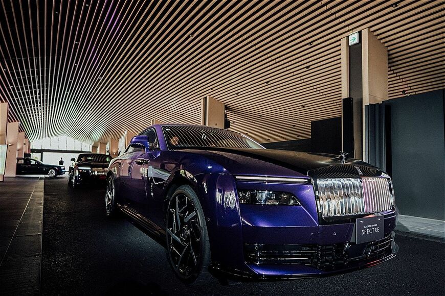 ロールス・ロイス「ブラック・バッジ・スペクター」（写真：ロールス・ロイス・モーター・カーズ）