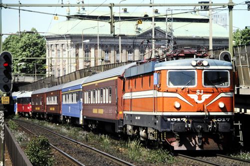 スウェーデンの機関車が引くインターシティ（1994年 筆者撮影）