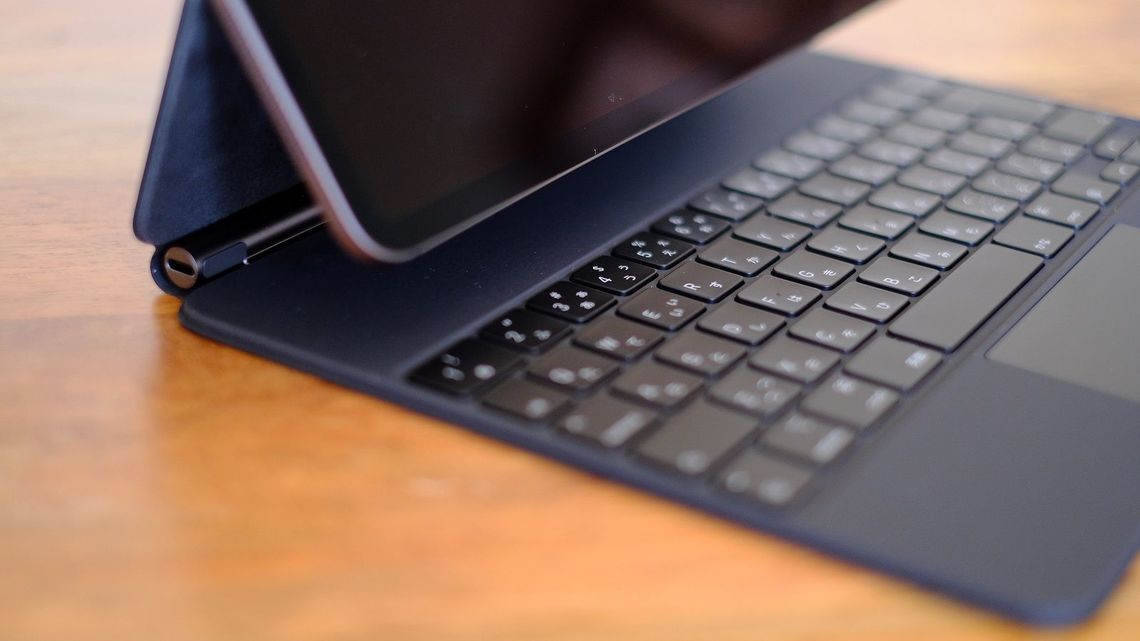 Ipadがパソコンに変身 磁石で付くキーボード スマホ ガジェット 東洋経済オンライン 経済ニュースの新基準