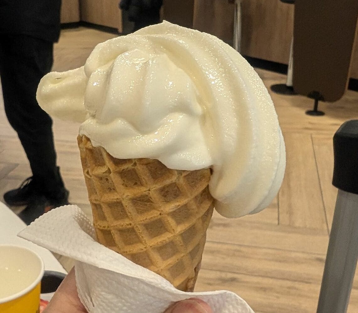 イスタンブールのマックで注文したワッフルコーンのソフトクリーム