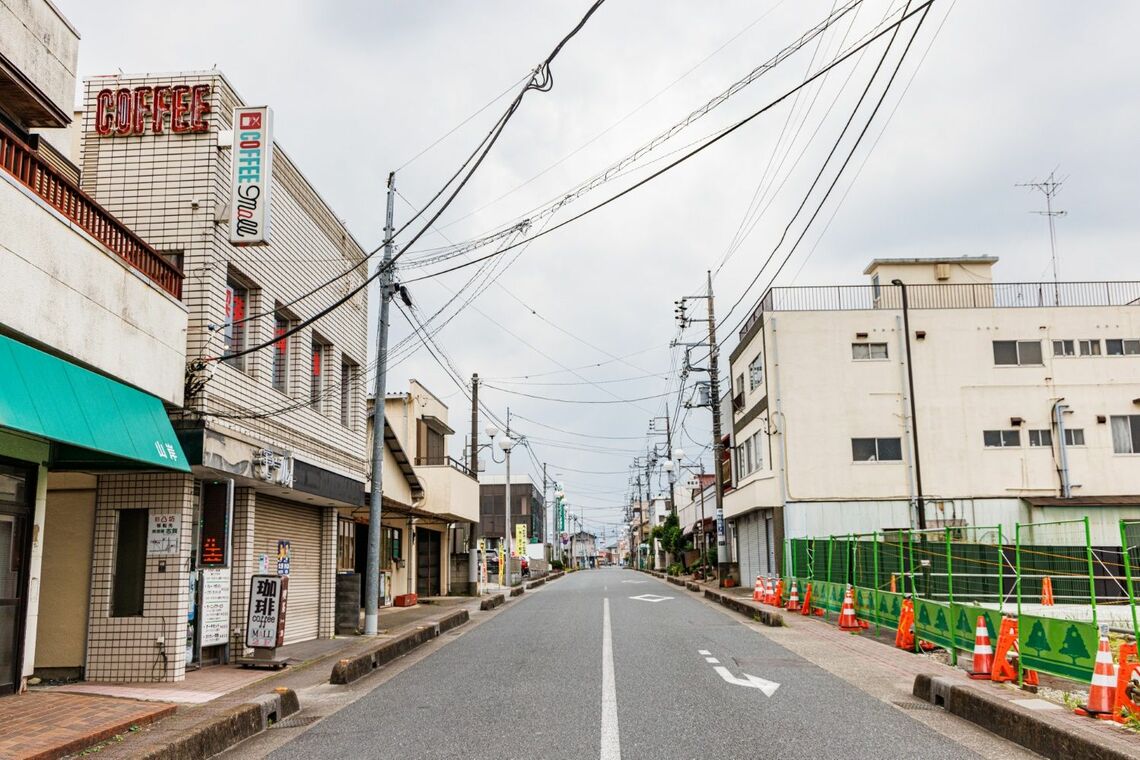 武蔵嵐山の駅前通り