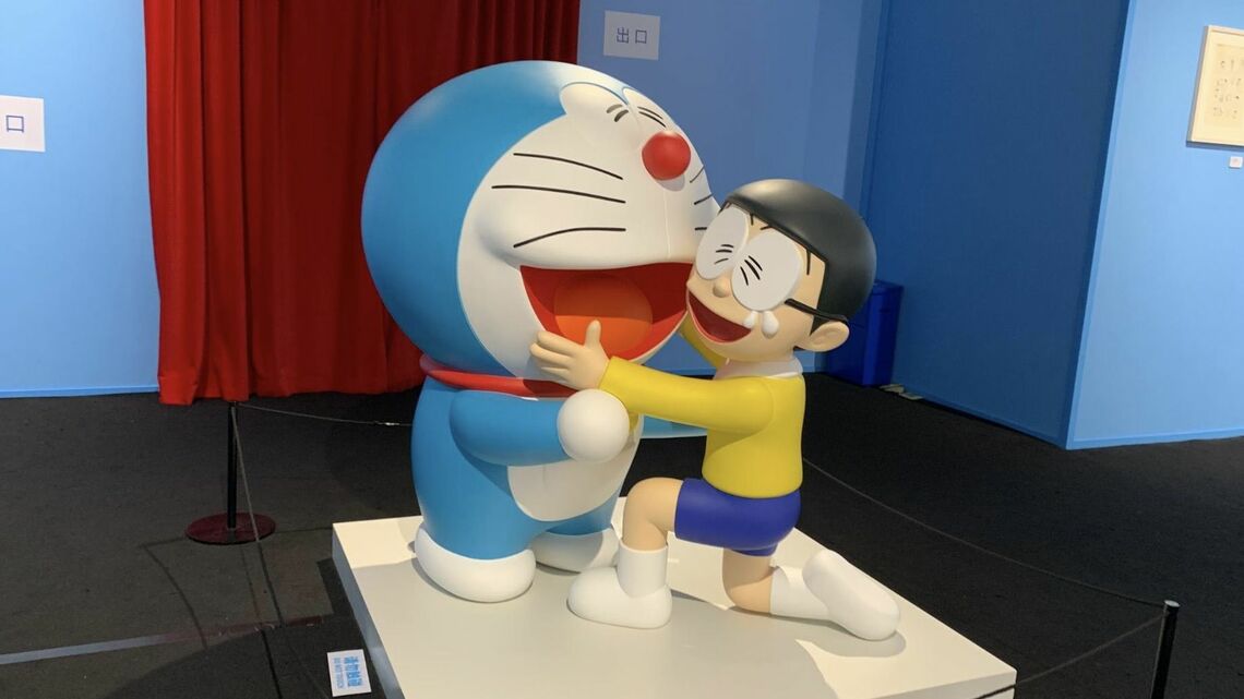 ドラえもんとのび太像