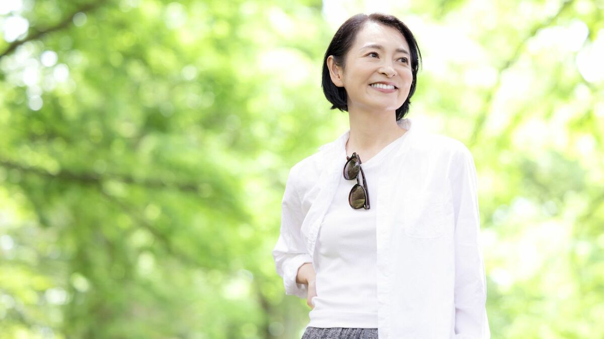 "老化が進む人･ゆるやかな人"の違い ｢へその向き｣が分かれ目…理学療法士が教える今すぐできる姿勢の整え方 | ライフ | 東洋経済オンライン