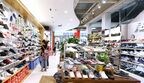 女性向け売り場もスニーカーがずらりと並ぶ