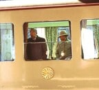 お召列車に乗車する昭和天皇・皇后