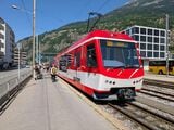 先ほどまで乗っていたBLS鉄道のプラットホームは駅舎の中にあったのに、マッターホルン・ゴッタルド鉄道は外にある（写真：筆者撮影）