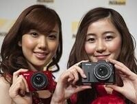 風雲急！ミラーレス一眼デジカメ戦争　“2強”の対応分かれる