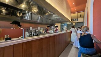 「クリスプサラダワークス」が新たにオープンした麻辣湯の店