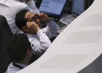 日経平均は小幅に3日続伸､金融株切り返す