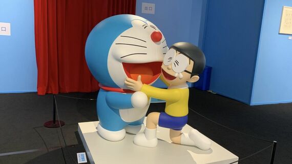 ドラえもんとのび太像