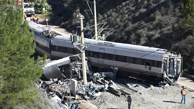 スペイン高速鉄道｢脱線衝突事故｣何が起きたのか