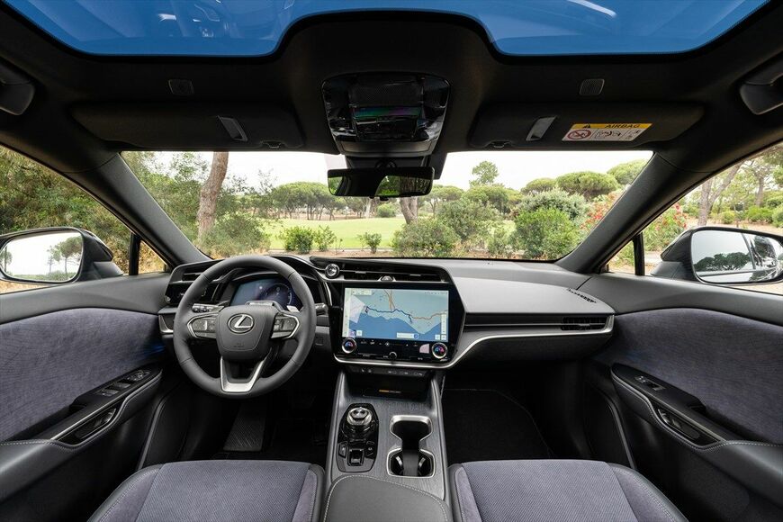 レクサスRZ（写真：Lexus International）