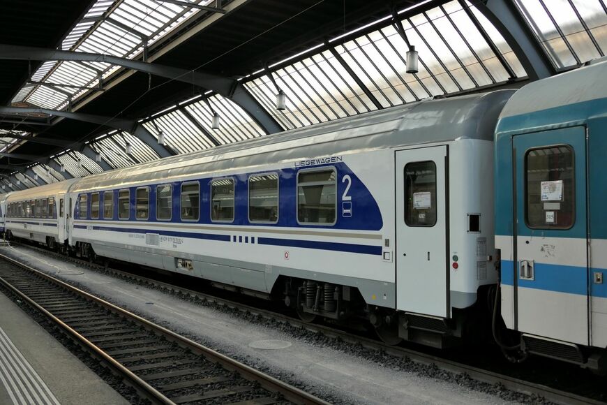 遠くザグレブからやってきたクロアチアの寝台車（筆者撮影）