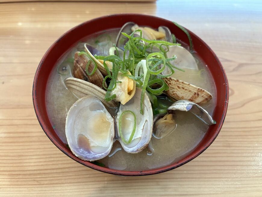 大吉名物のあさり汁 
