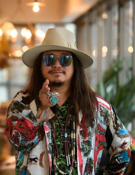 ジャパン ベーカリー マーケティング社長の岸本拓也氏。幼い頃、パンは“金曜日の特別な朝食”だったという。「おいしいパンは1日を幸せにする力がある」という思いでベーカリープロデュースに取り組んでいる（撮影：今祥雄）