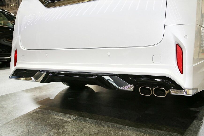 モデリスタが展示していたアルファード/ヴェルファイア（筆者撮影）
