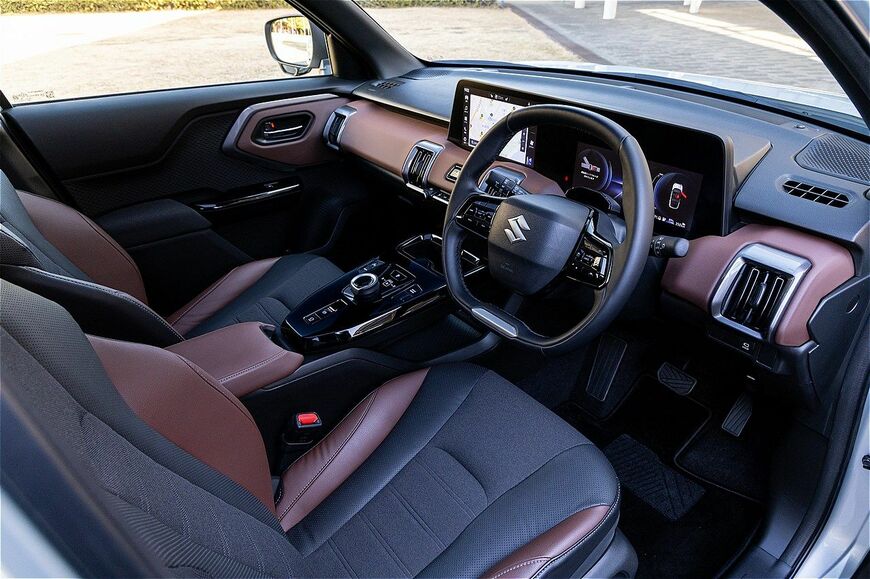 スズキの新型BEV「eビターラ」（写真：三木 宏章）