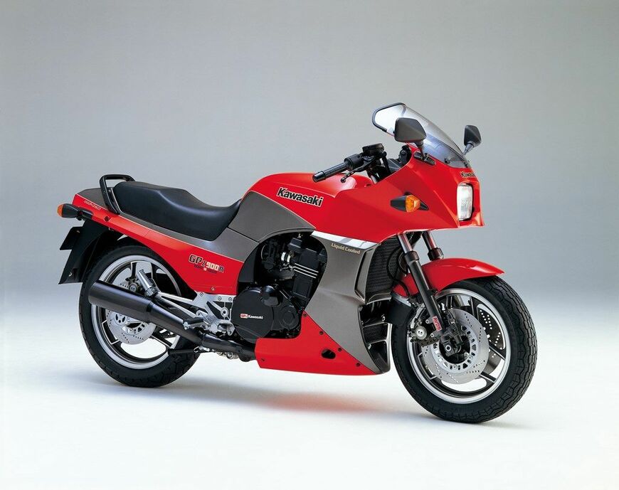 1984年発売のカワサキ「GPZ900R」（写真：カワサキモータースジャパン）